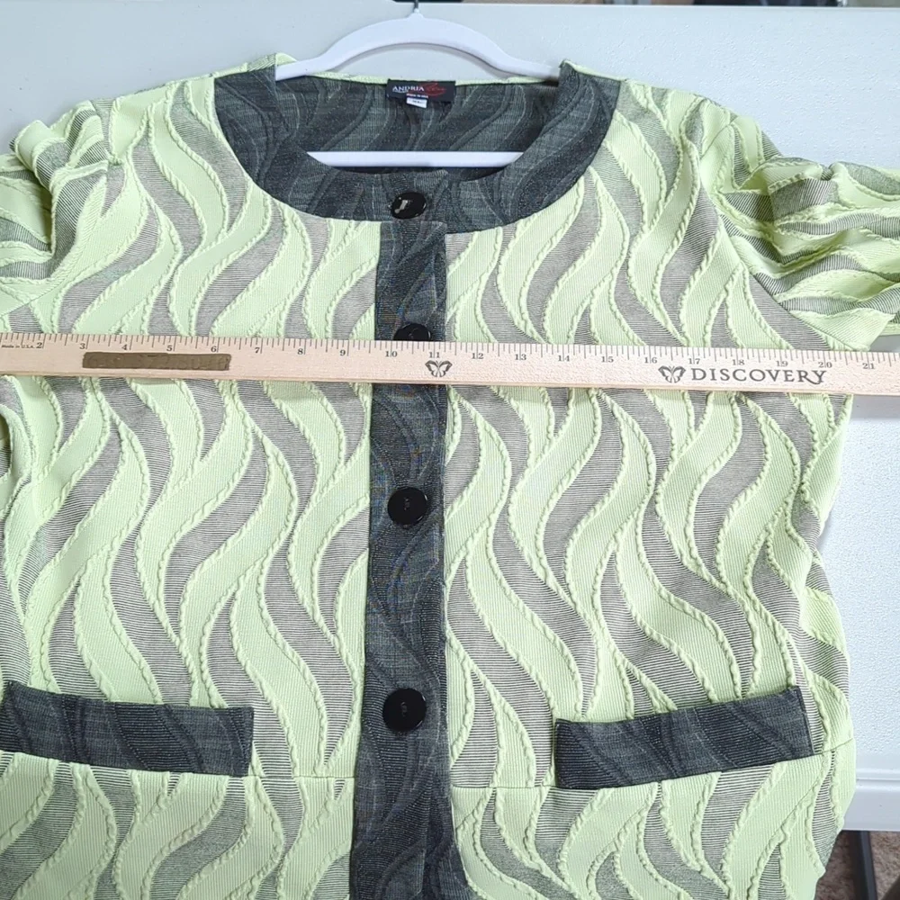 Andria Lieu Collection, pastel green and grey knit blazer. XL